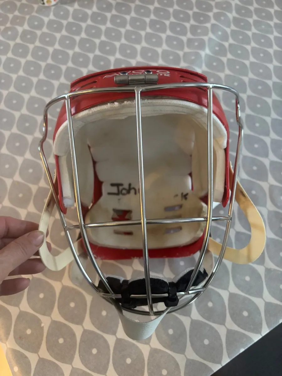 Hurling helmet - Image 4