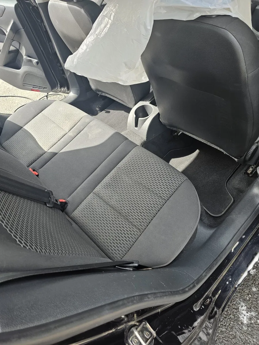 Volkswagen Golf - Image 4