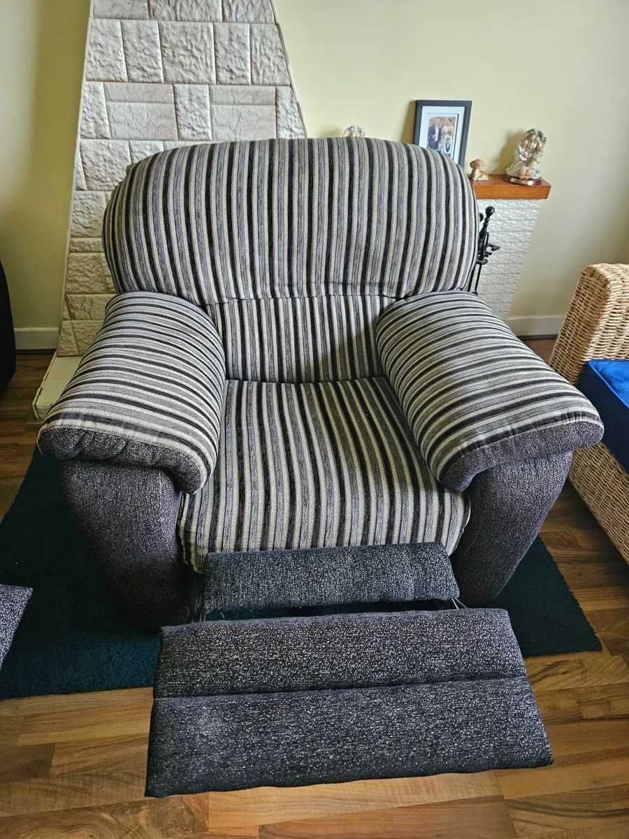 3 1 1 reclining - Image 3