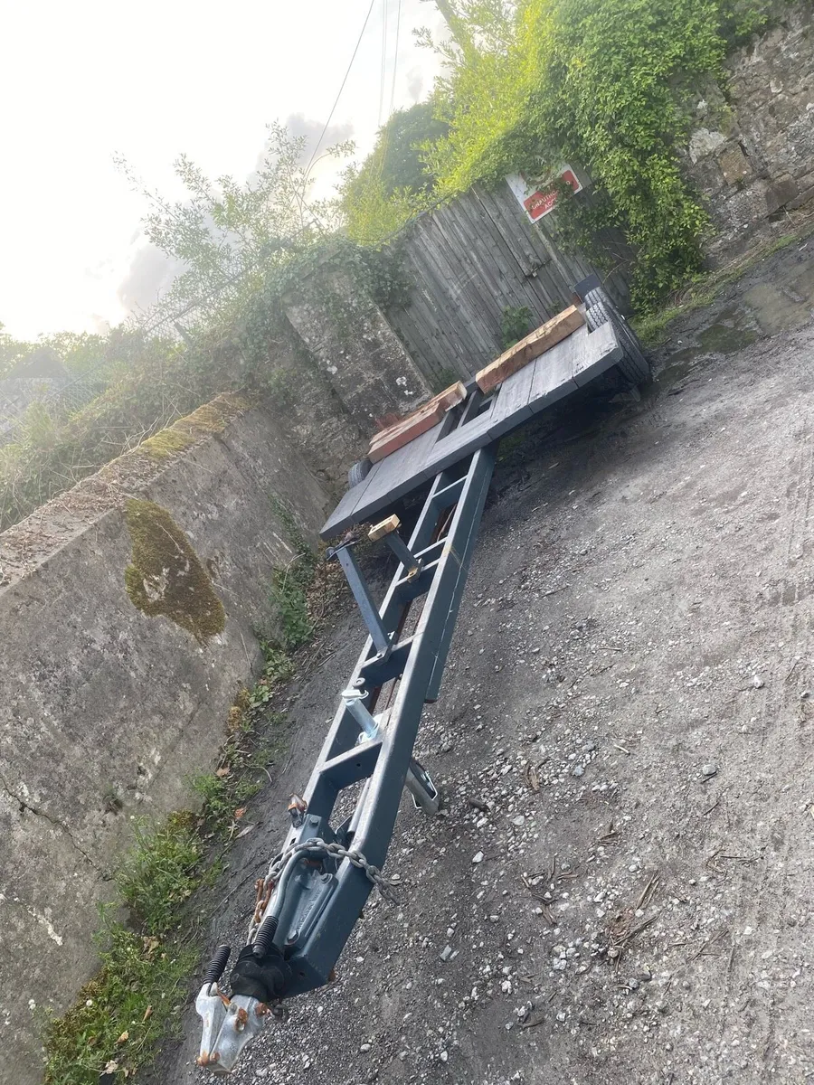 Trailer - Image 1