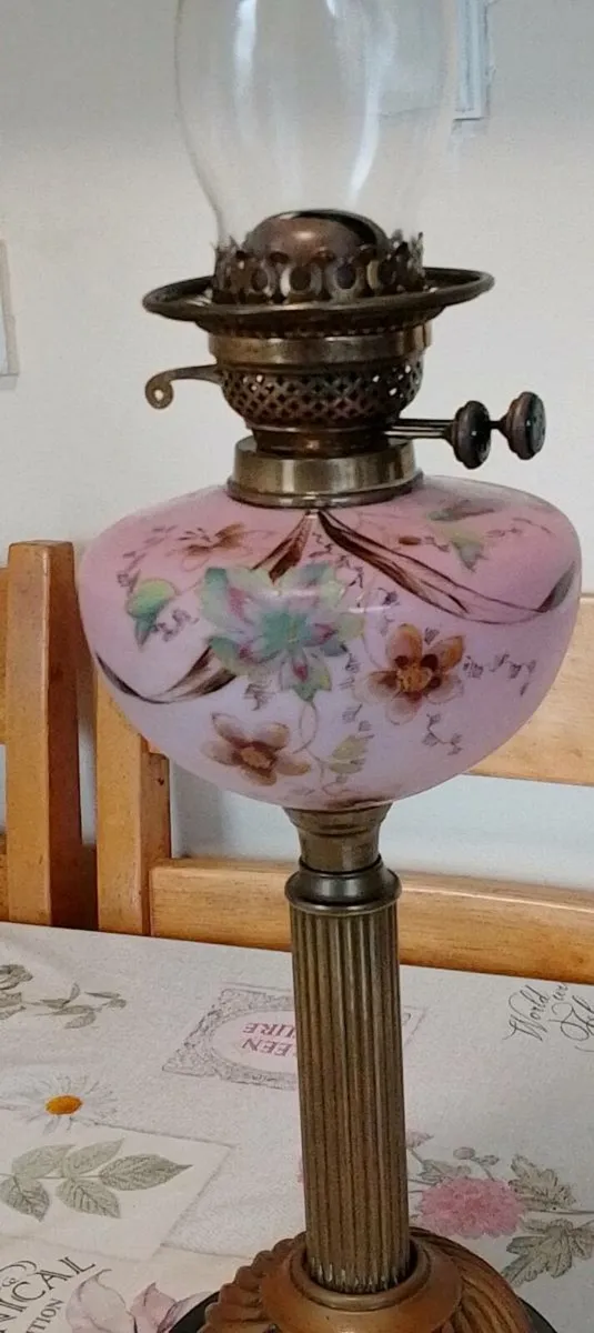 Victorian oil lamp silk painted bowl - Image 3