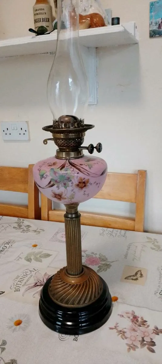 Victorian oil lamp silk painted bowl - Image 4