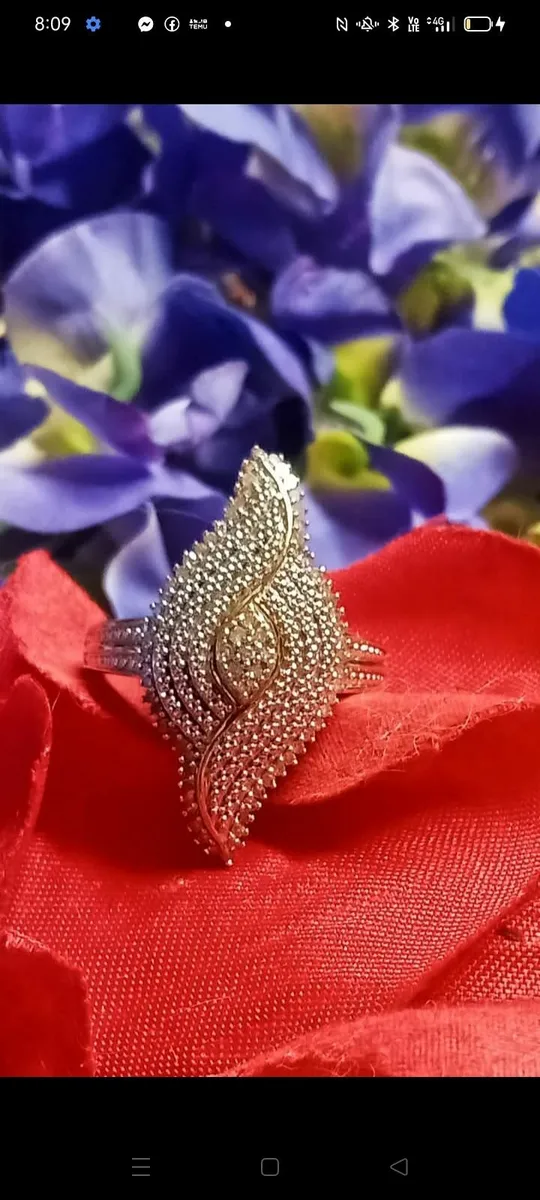 Beautiful Diamond Ring - Image 1