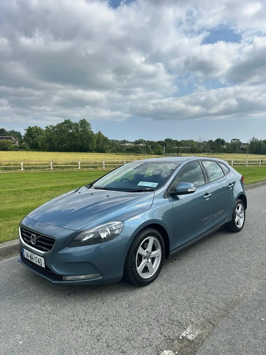 Volvo v40 2014 Nct2/2026 - Image 2