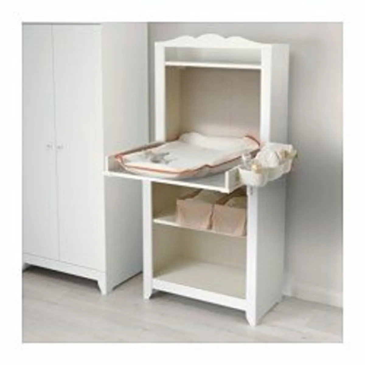 Baby changing unit - Image 1