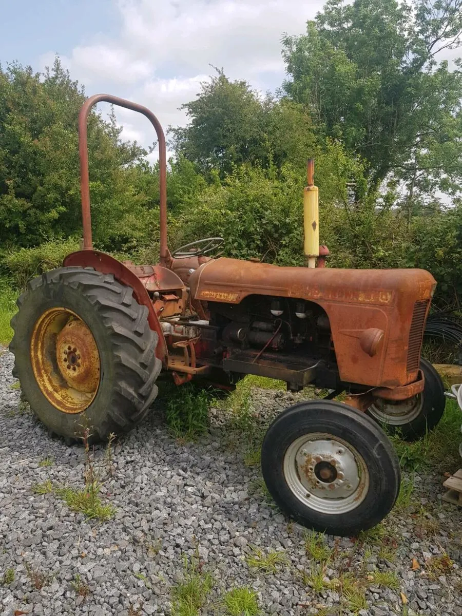 David brown 880 + Pierce finger bar mower€350 - Image 1
