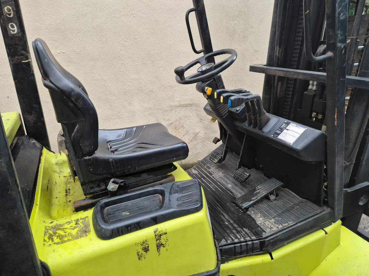 Forklift - Image 4