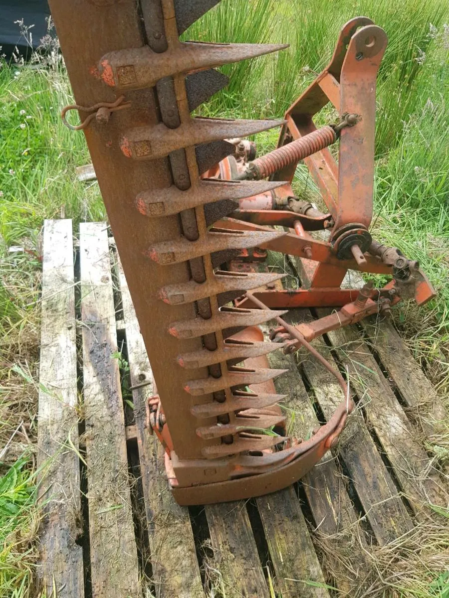 Pierce finger bar mower€275 - Image 2