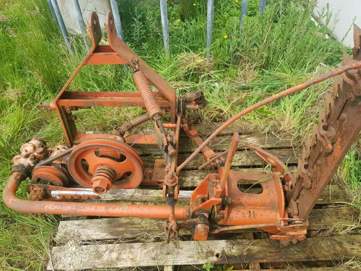 Pierce finger bar mower€275 - Image 1