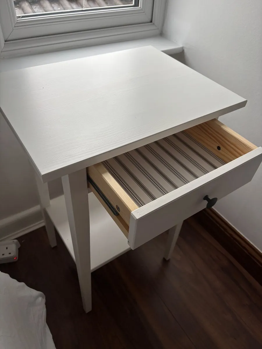 Pair of bedside tables - Image 2