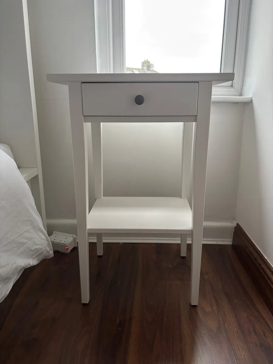 Pair of bedside tables - Image 3