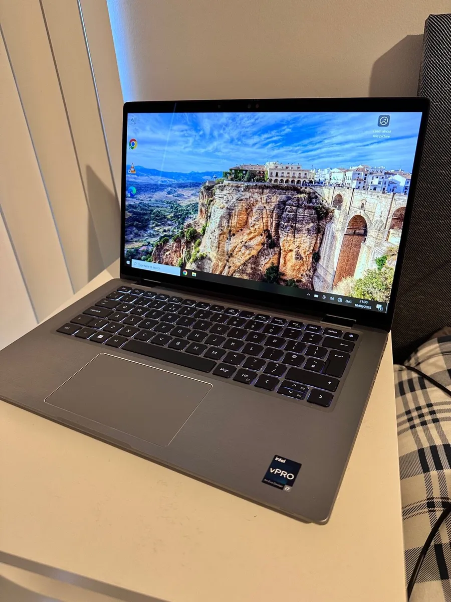 Dell Latitude 7430 i7 - 2in1 32gb RAM - Image 1