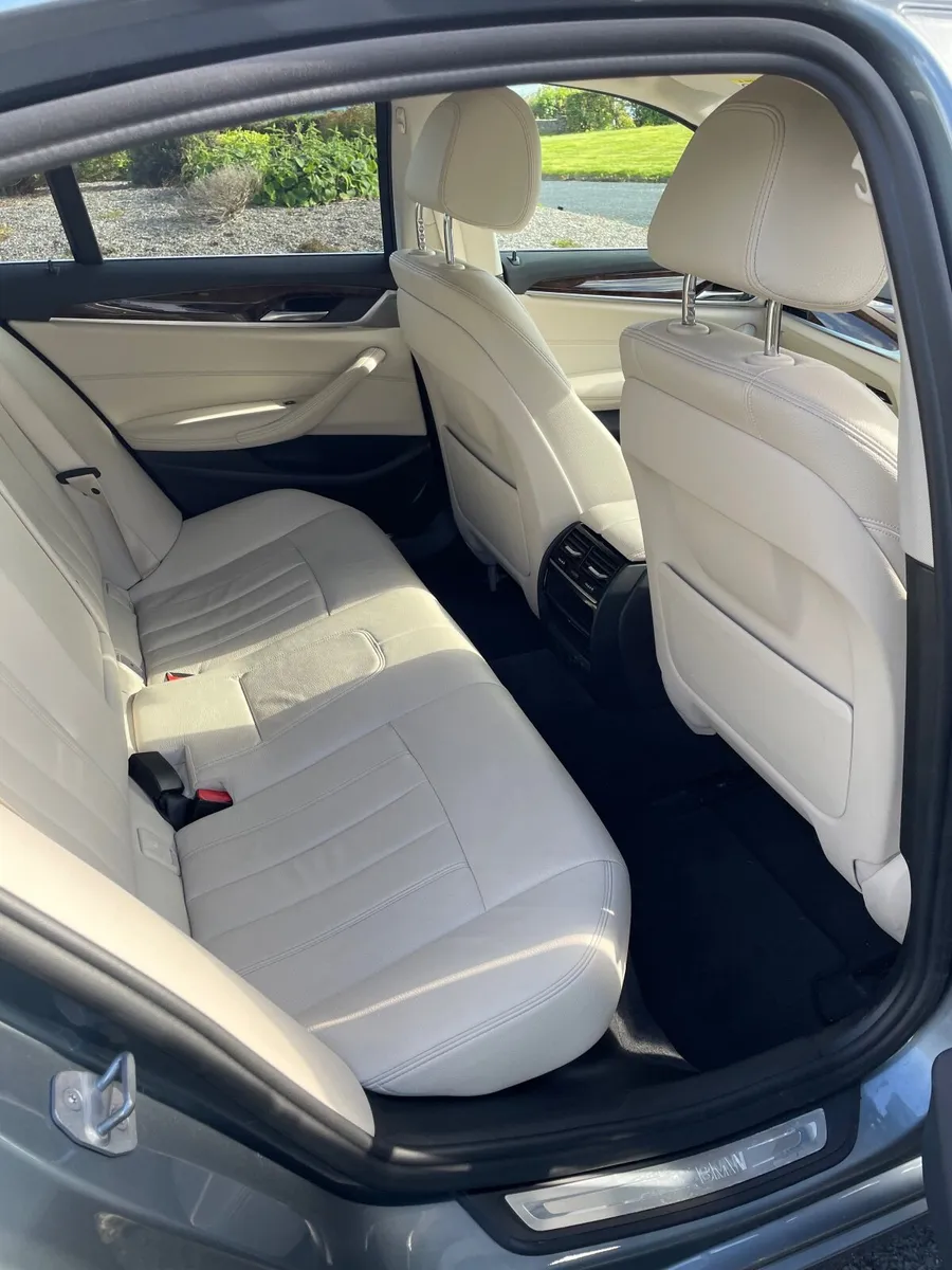 BMW 5-Series 2018 - Image 2