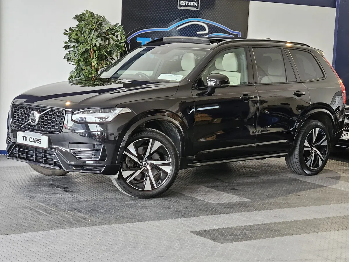 221 VOLVO XC90 R-DESIGN - Image 1