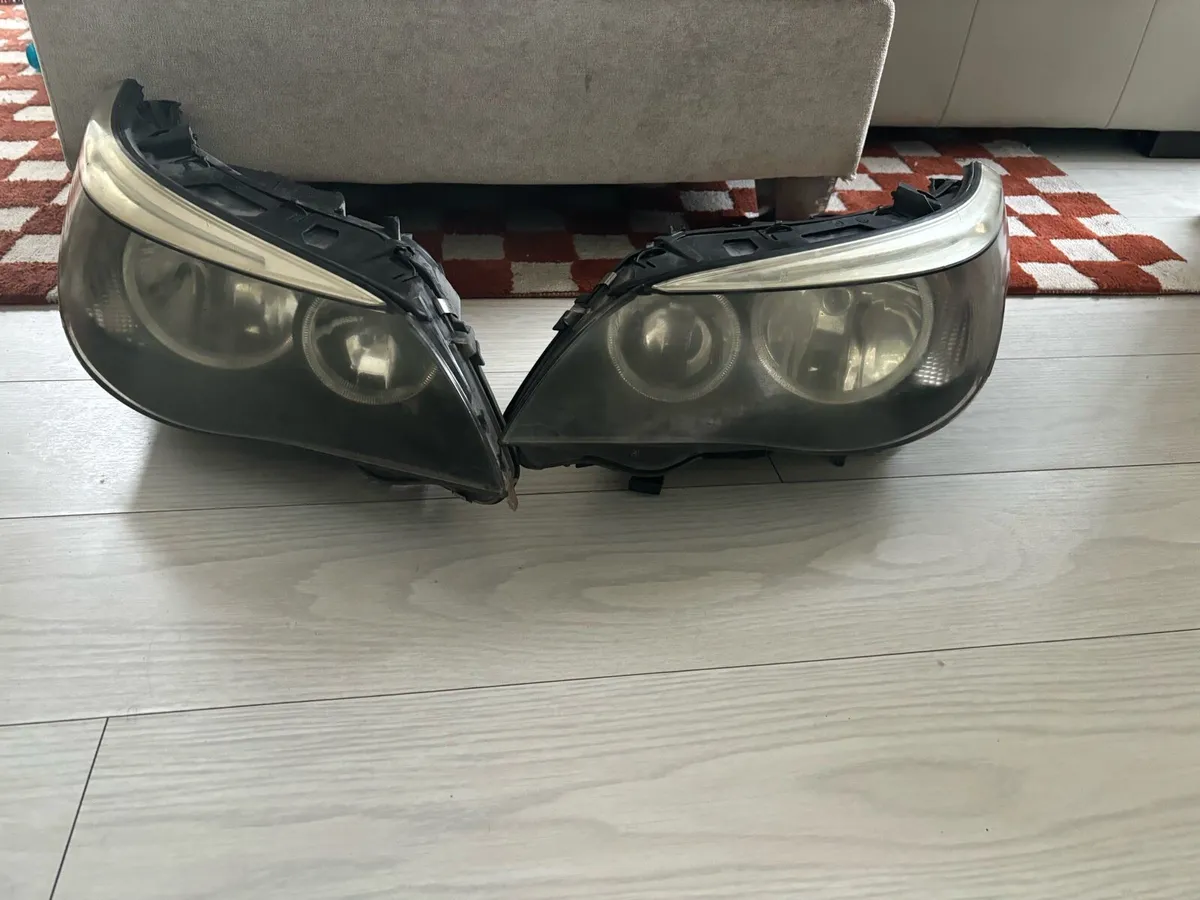 Right Headlight Bmw 520D - Image 1