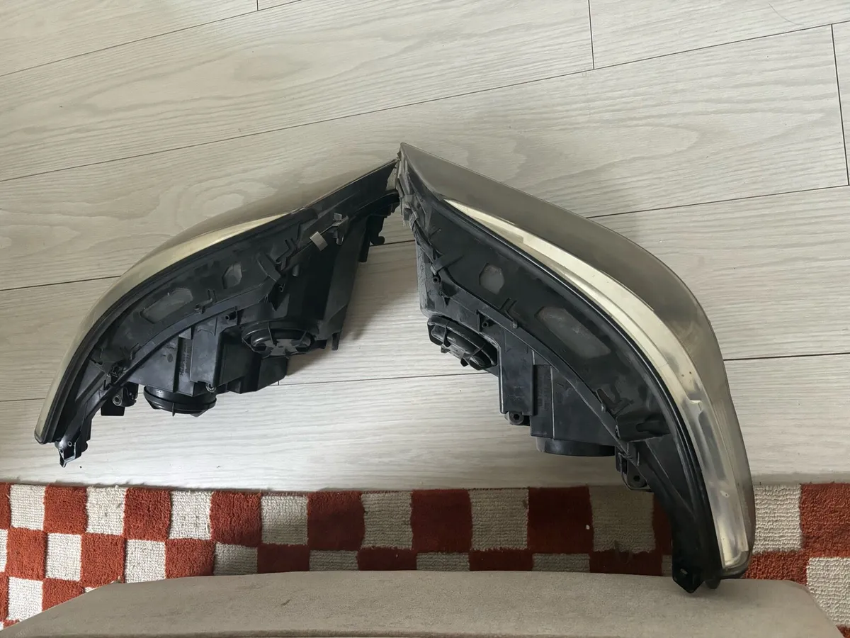 Right Headlight Bmw 520D - Image 3