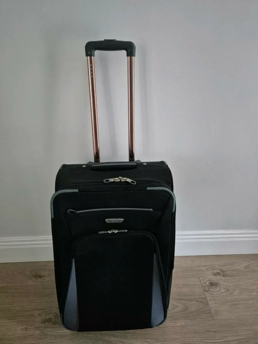 Suitcase medium size - Image 1