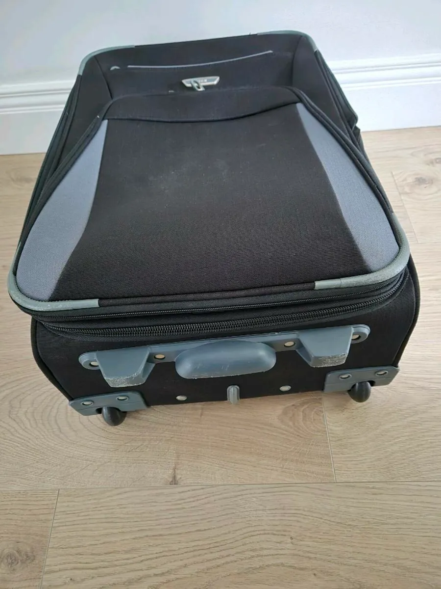 Suitcase medium size - Image 2