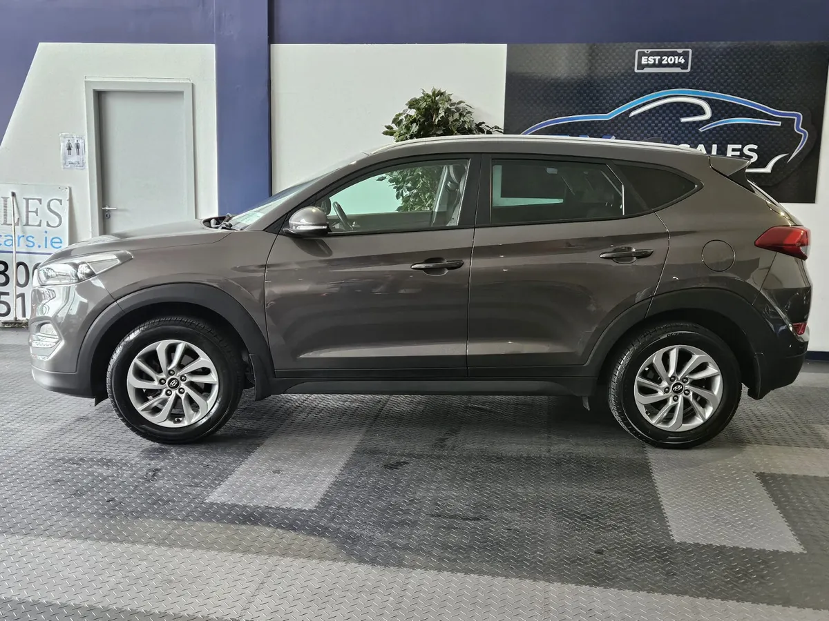 18 HYUNDAI TUCSON PETROL SUV - Image 4