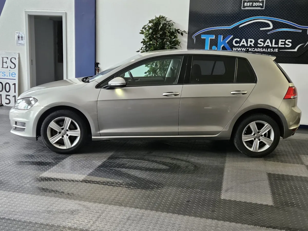 17 VOLKSWAGEN GOLF TRENDLINE PLUS - Image 4