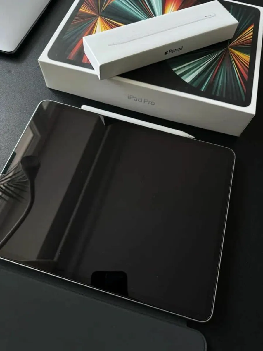 iPad Pro 12.9-inch (5th Gen) + Apple Pencil - Image 3