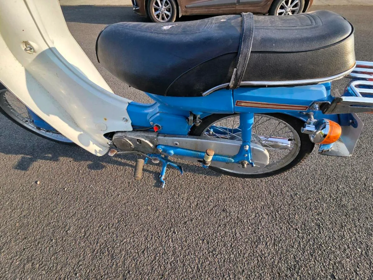Vintage  yamaha  motorcycle - Image 3
