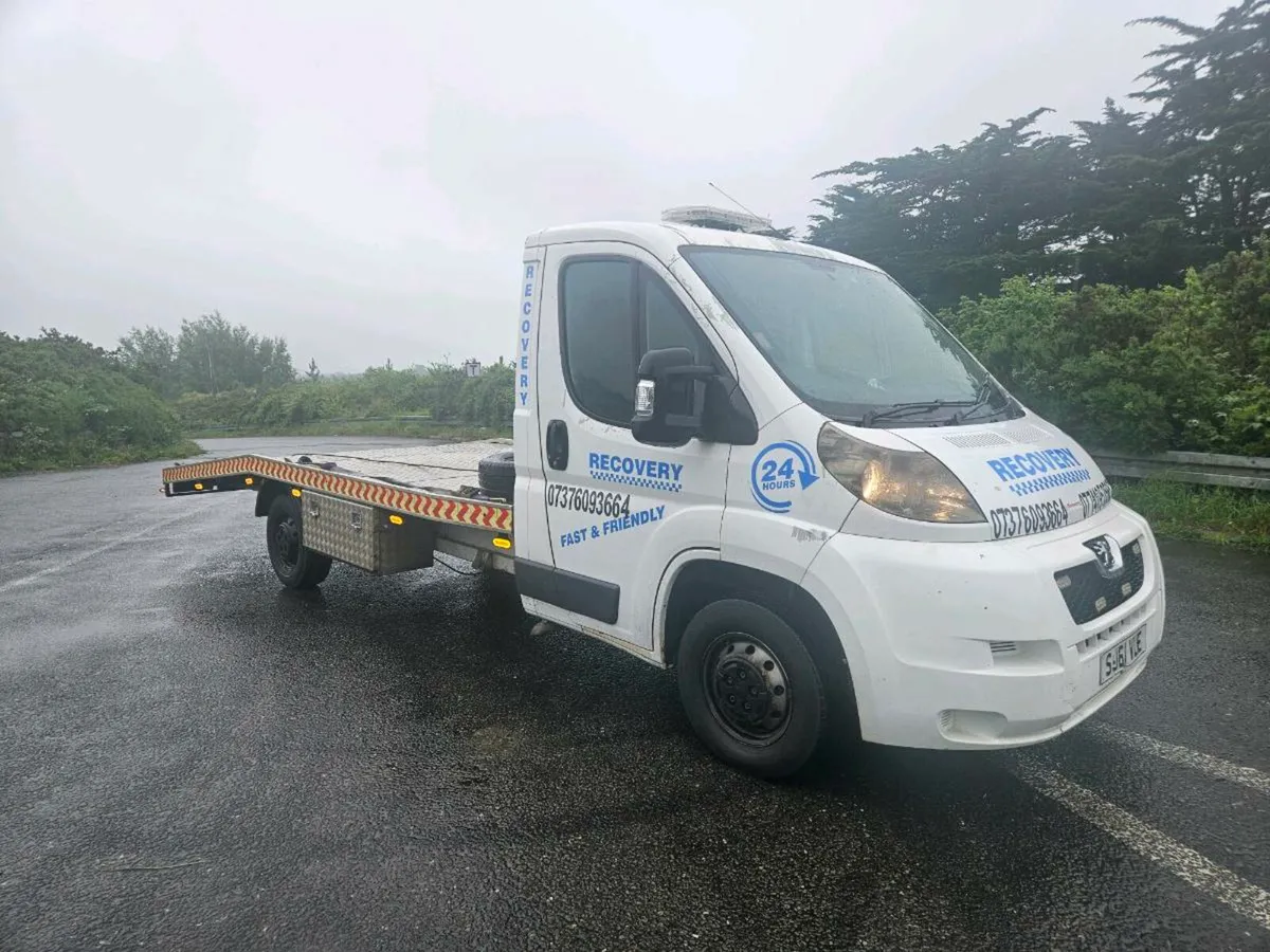 Peugeot recovery truck - Image 1