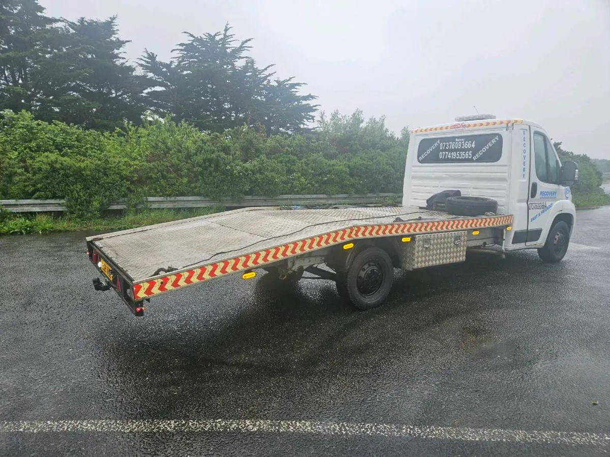 Peugeot recovery truck - Image 3