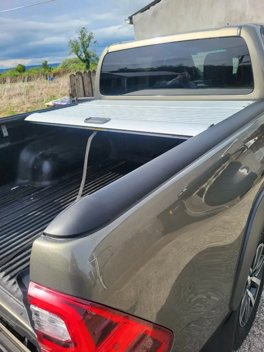 Genuine Toyota chrome roller lid - Image 2