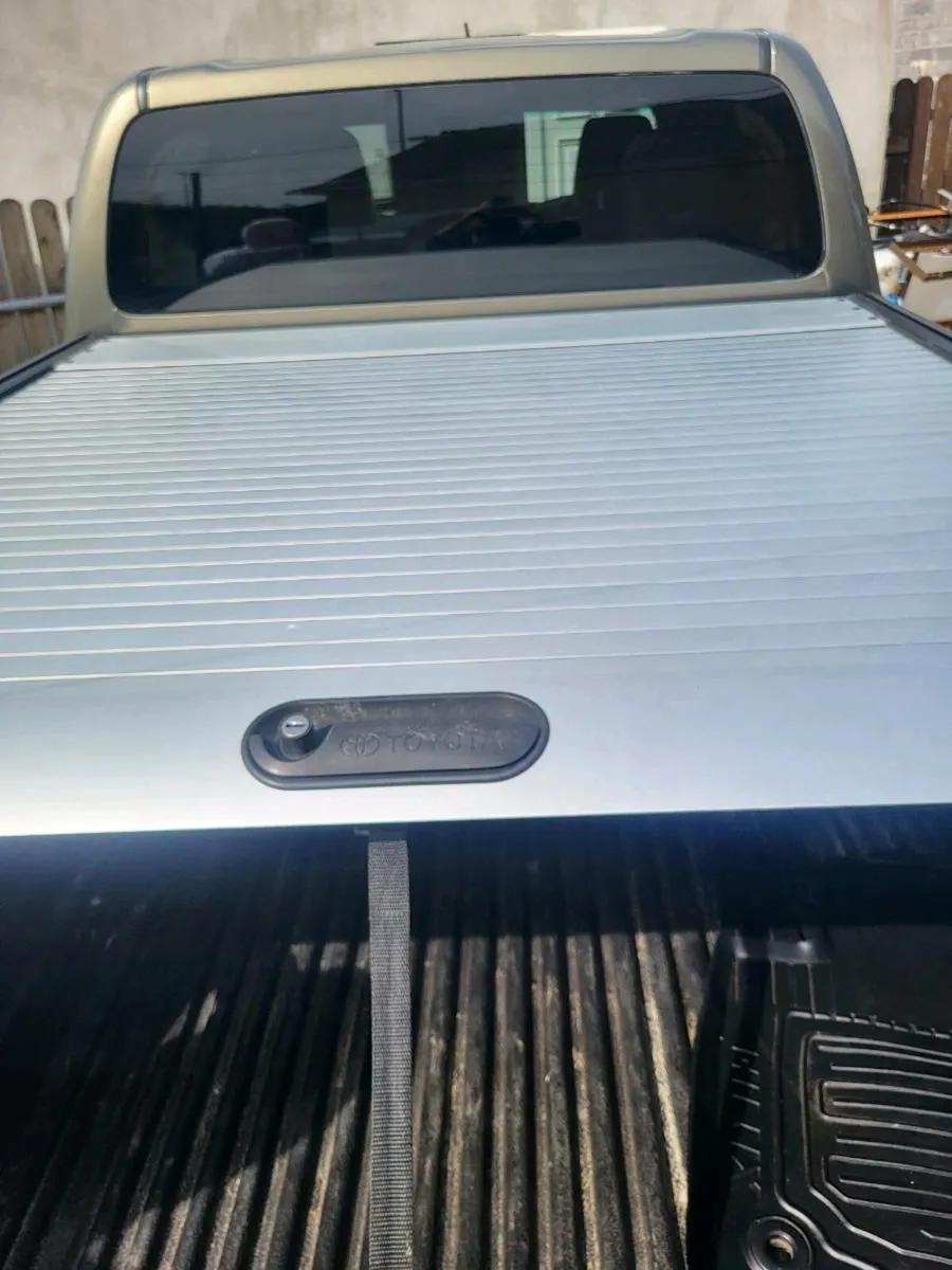 Genuine Toyota chrome roller lid - Image 3