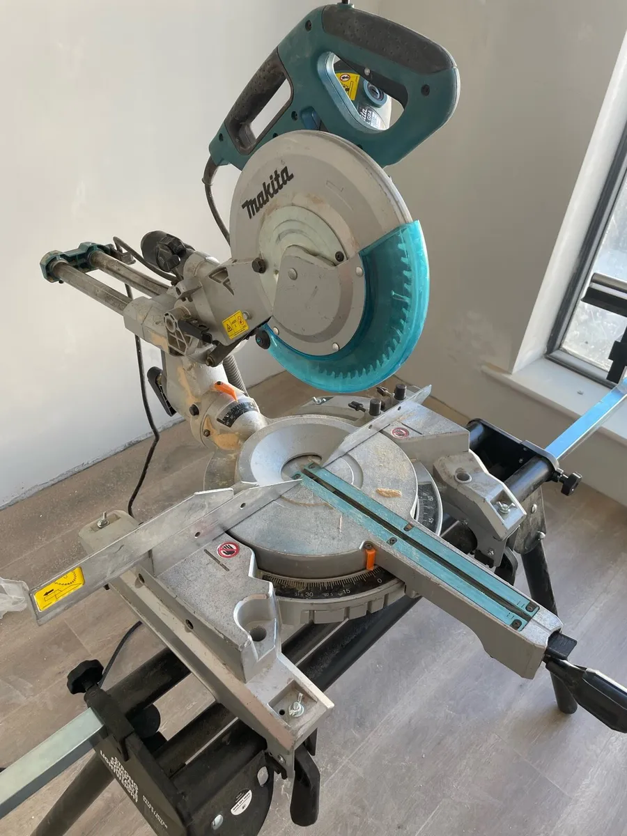 Makita 260 compound mitre saw with laser - Image 2