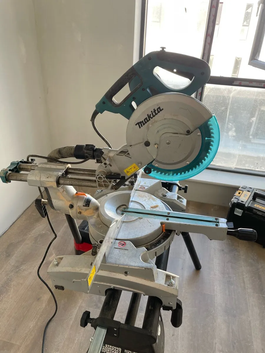 Makita 260 compound mitre saw with laser - Image 4