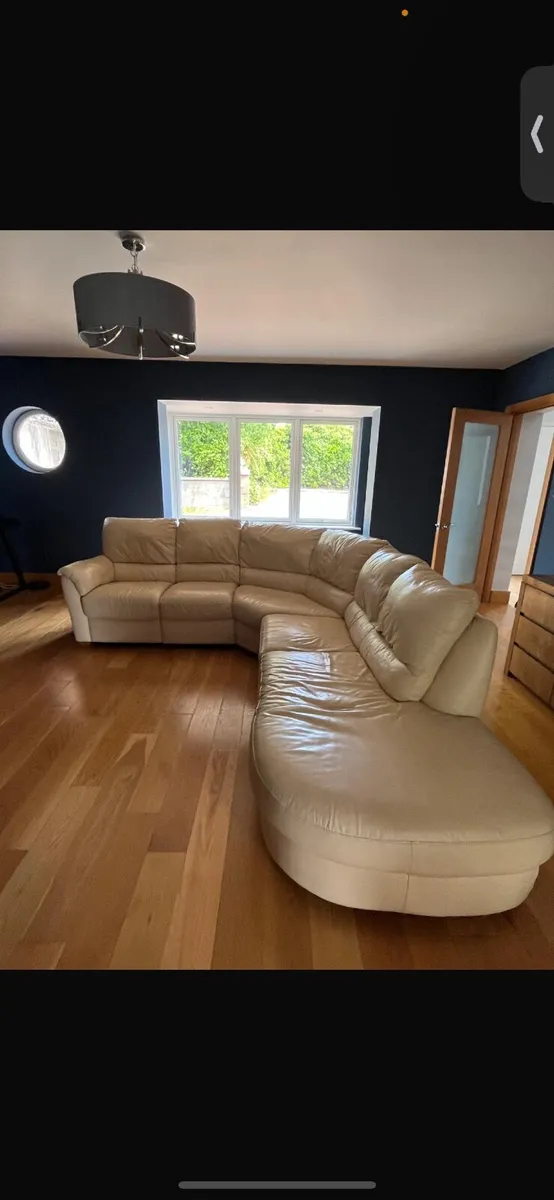 Gorgeous designer Italian leather cream sofa - Image 1