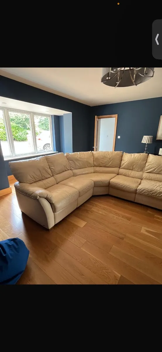 Gorgeous designer Italian leather cream sofa - Image 4