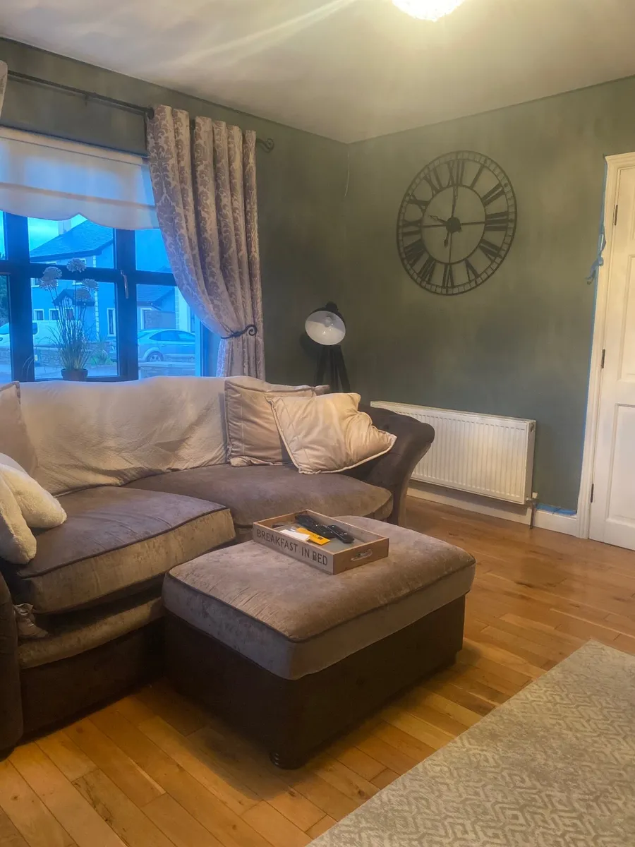 Suite of furniture - Image 1