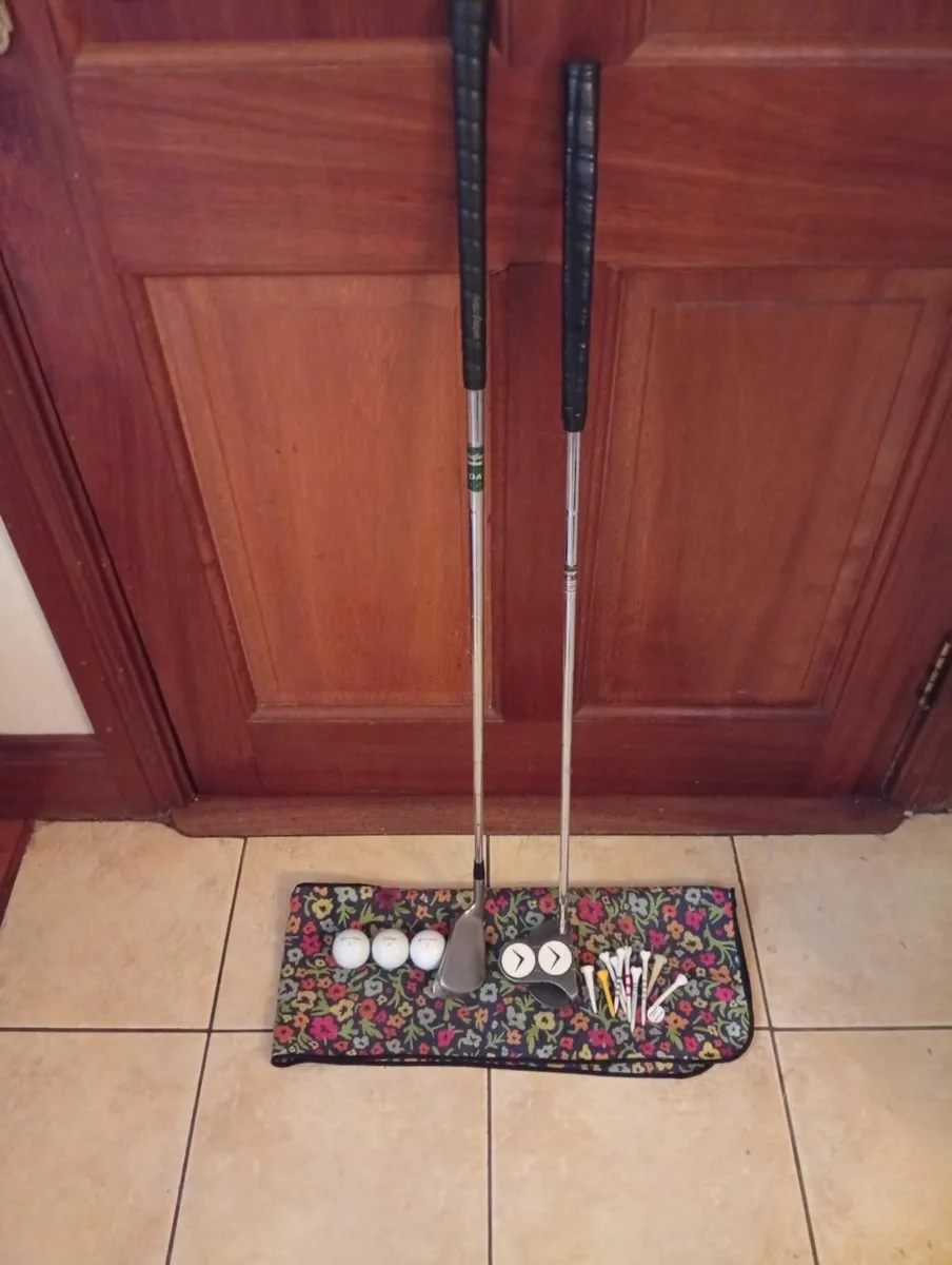 Pitch + Putt Set McGregor + 3 Balls+ Plastic Tees - Image 1