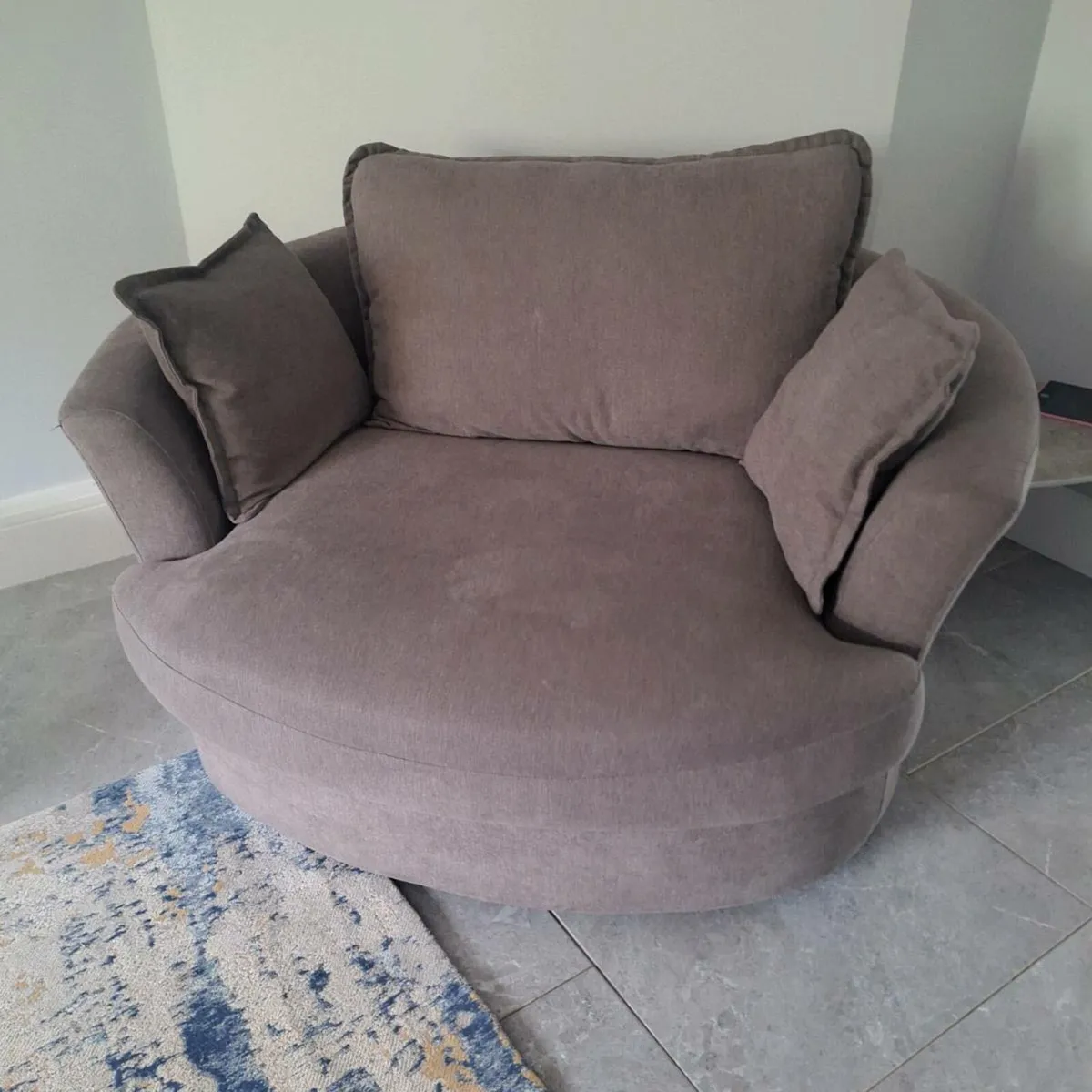 Swivel Chair - Image 1