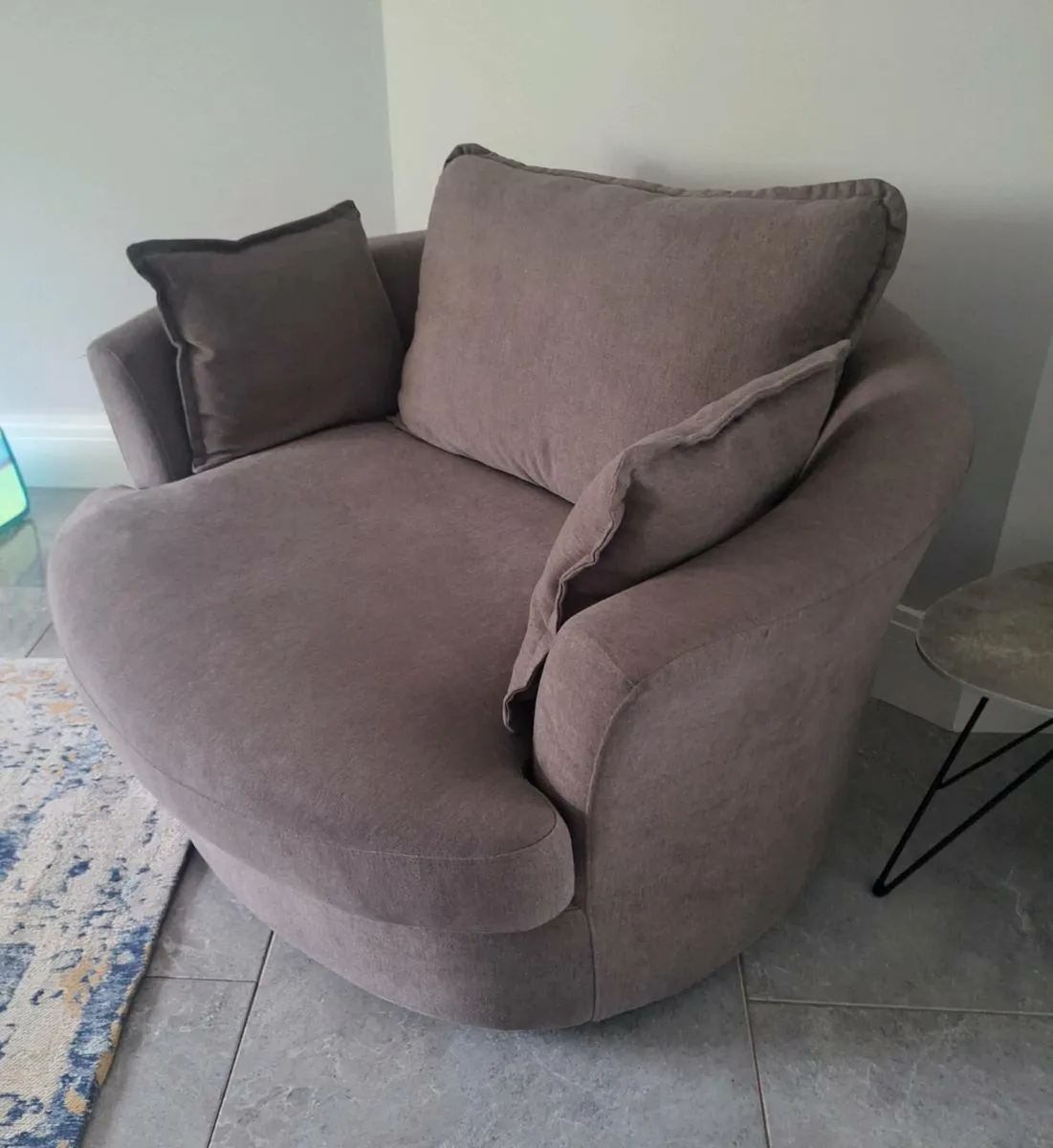Swivel Chair - Image 2