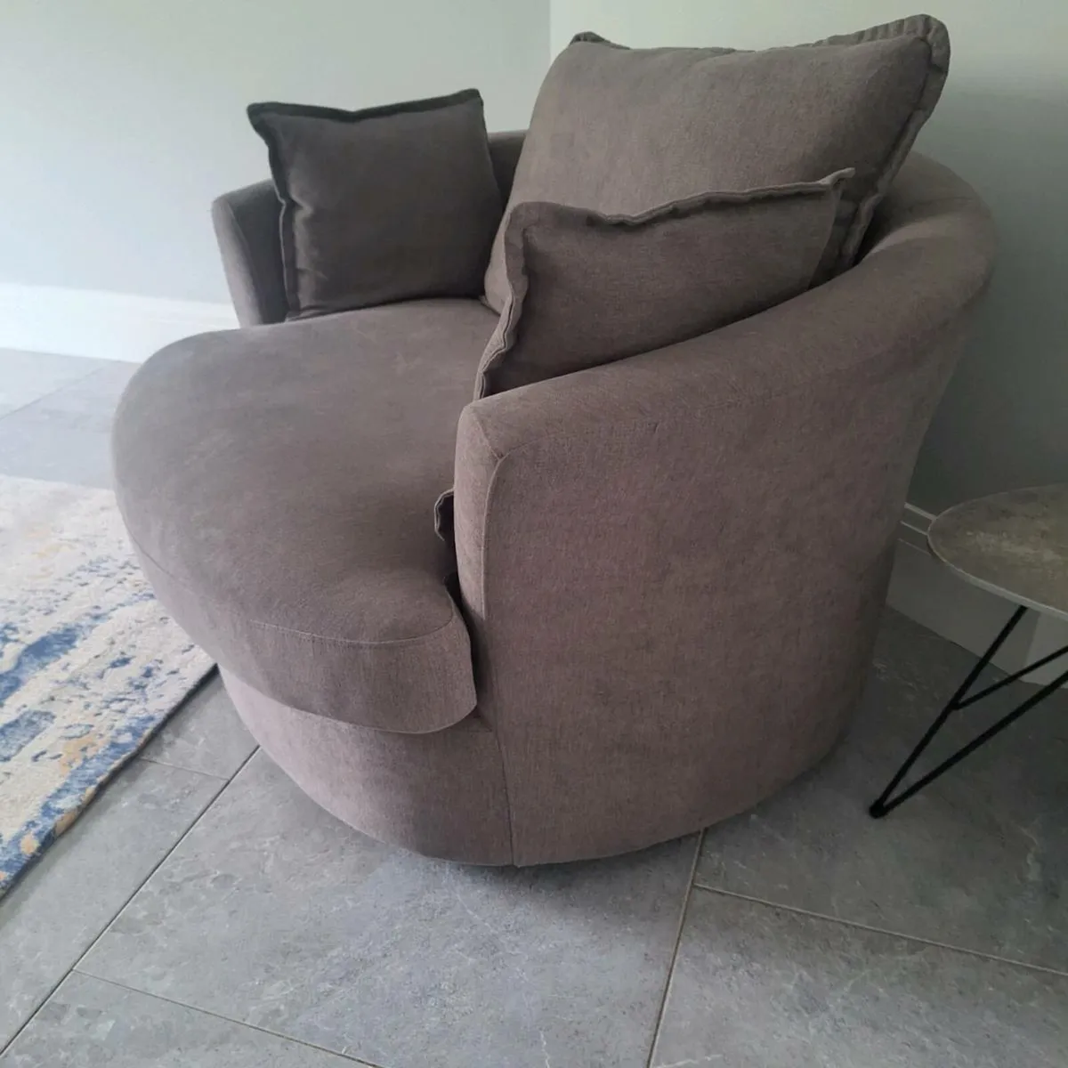 Swivel Chair - Image 4