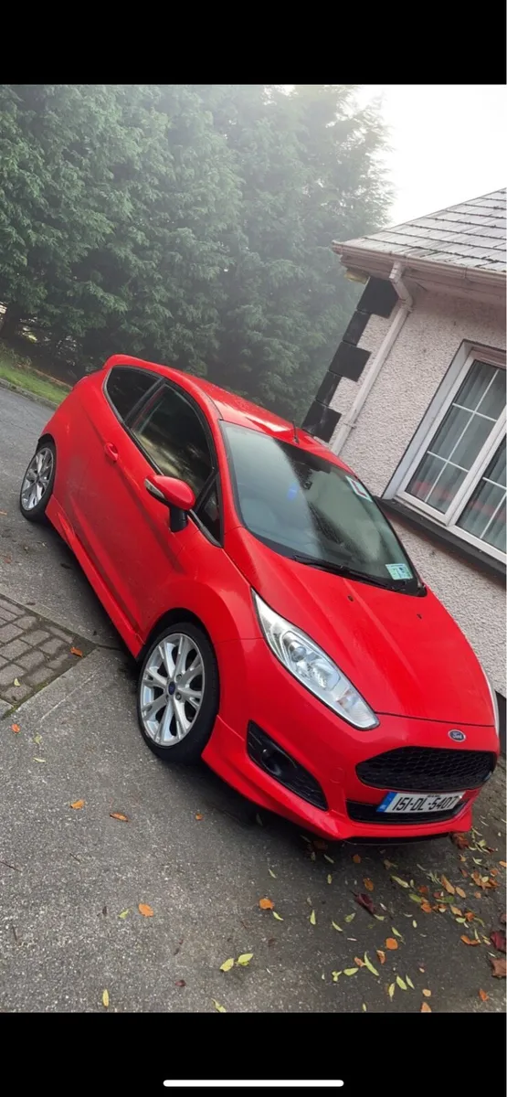 Ford Fiesta 2015 - Image 2