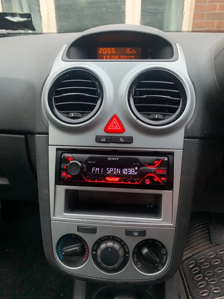 Opel Corsa // Low milage // cheap to run - Image 4