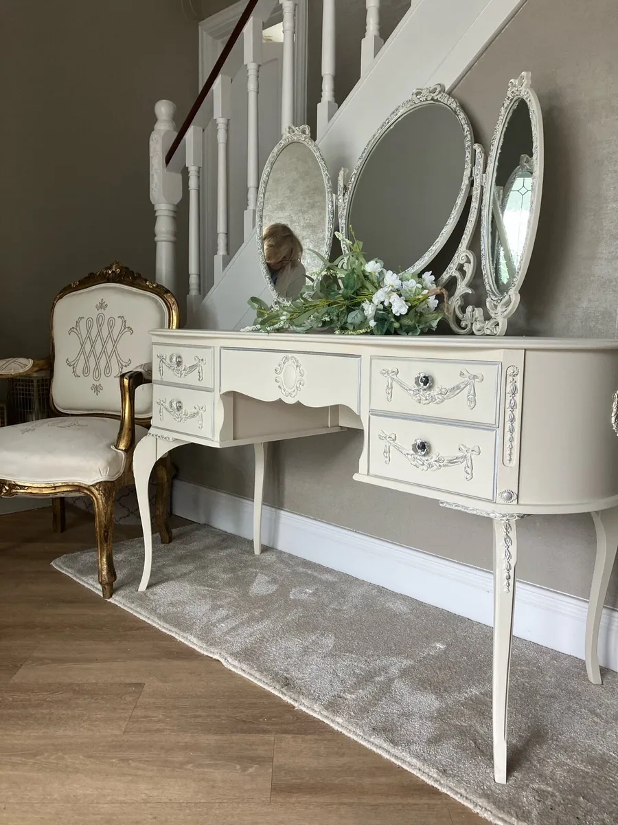 Dressing table and mirror - Image 2