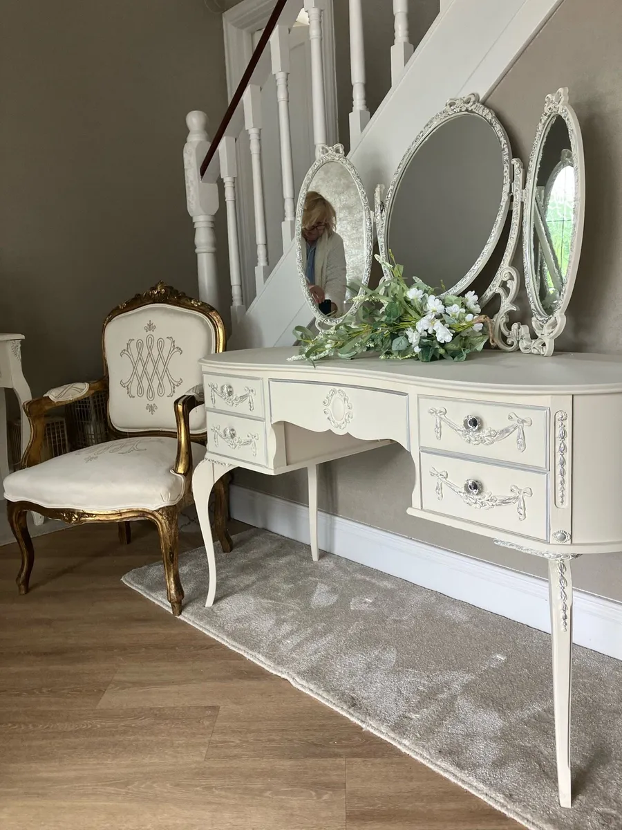 Dressing table and mirror - Image 3