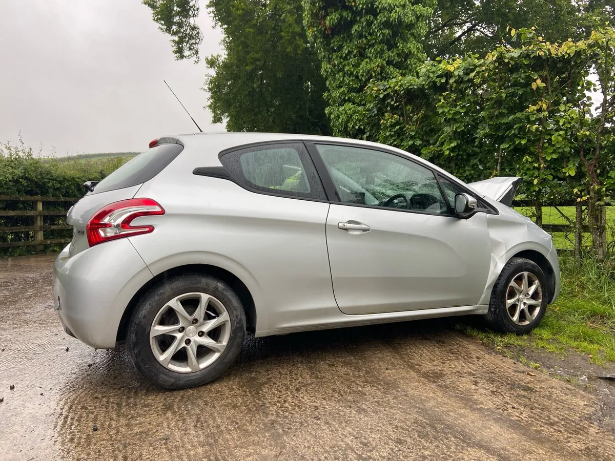 🟢 PEUGEOT 208 ACTIVE 2012-19 White&Blue⚠️BREAKING - Image 1