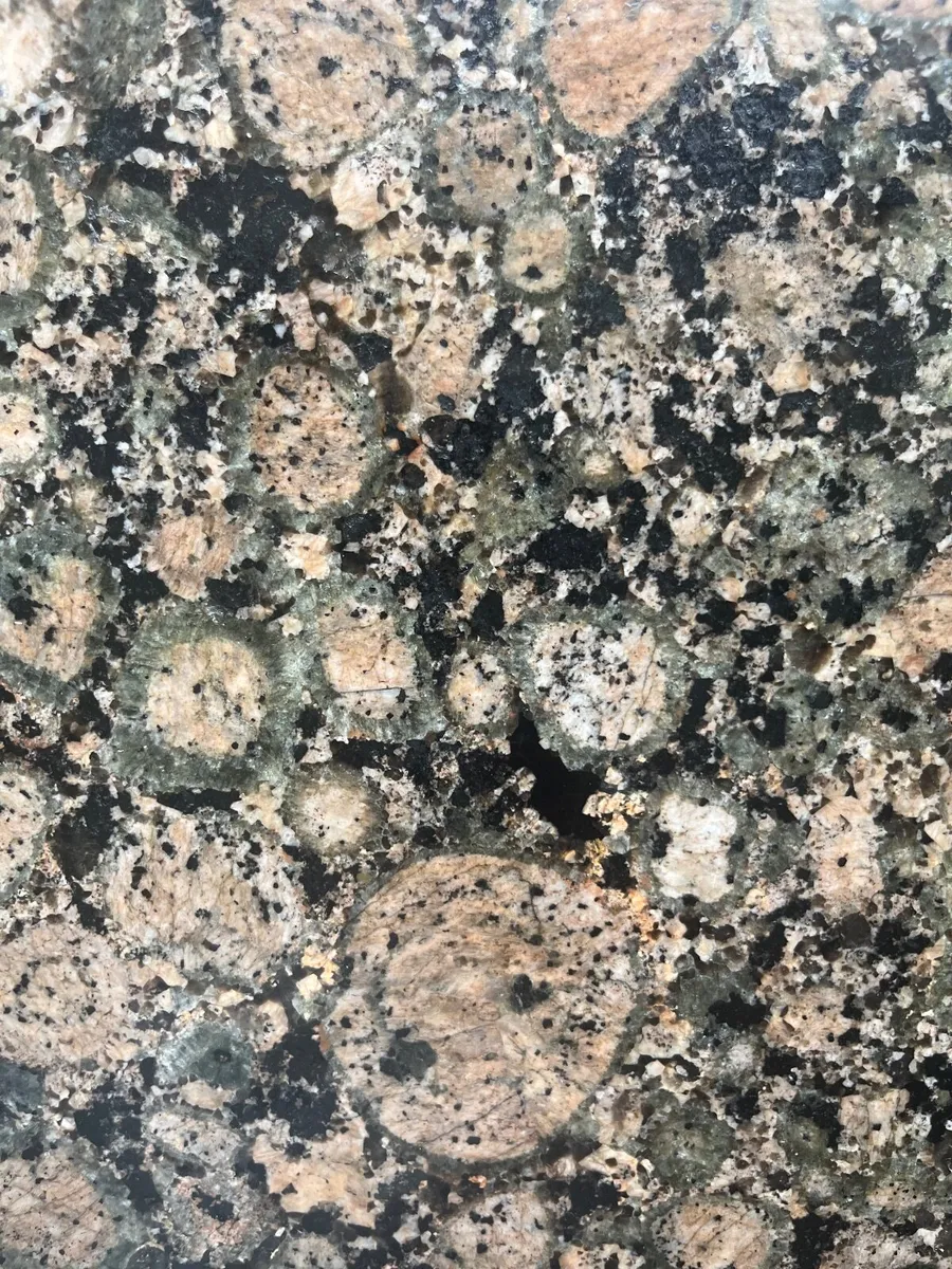 Kitchen with marble counter top - Image 4