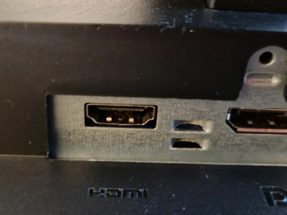 Dell 22 inch Monitor in excellent Condition - Image 2