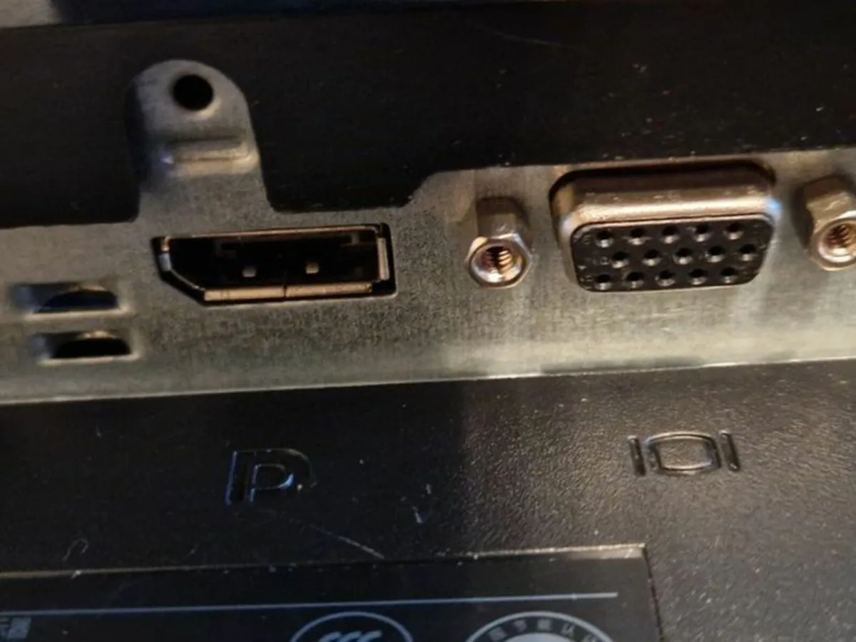 Dell 22 inch Monitor in excellent Condition - Image 4