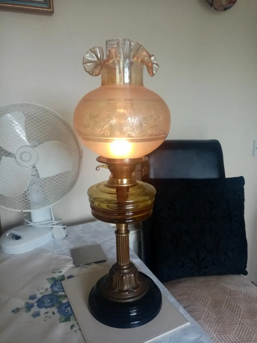 2 Victorian Oil lamps - Image 1