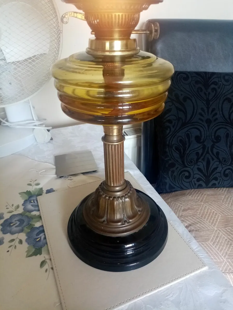 2 Victorian Oil lamps - Image 2