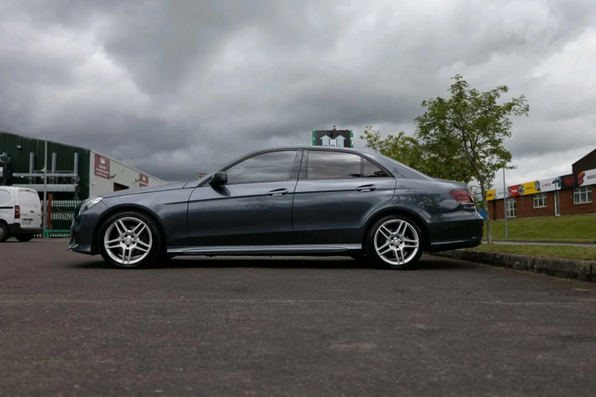 Mercedes E300 Hybrid Premium plus packet - Image 3